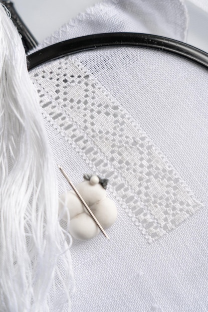 haft na tkaninie - pastelowy wzór